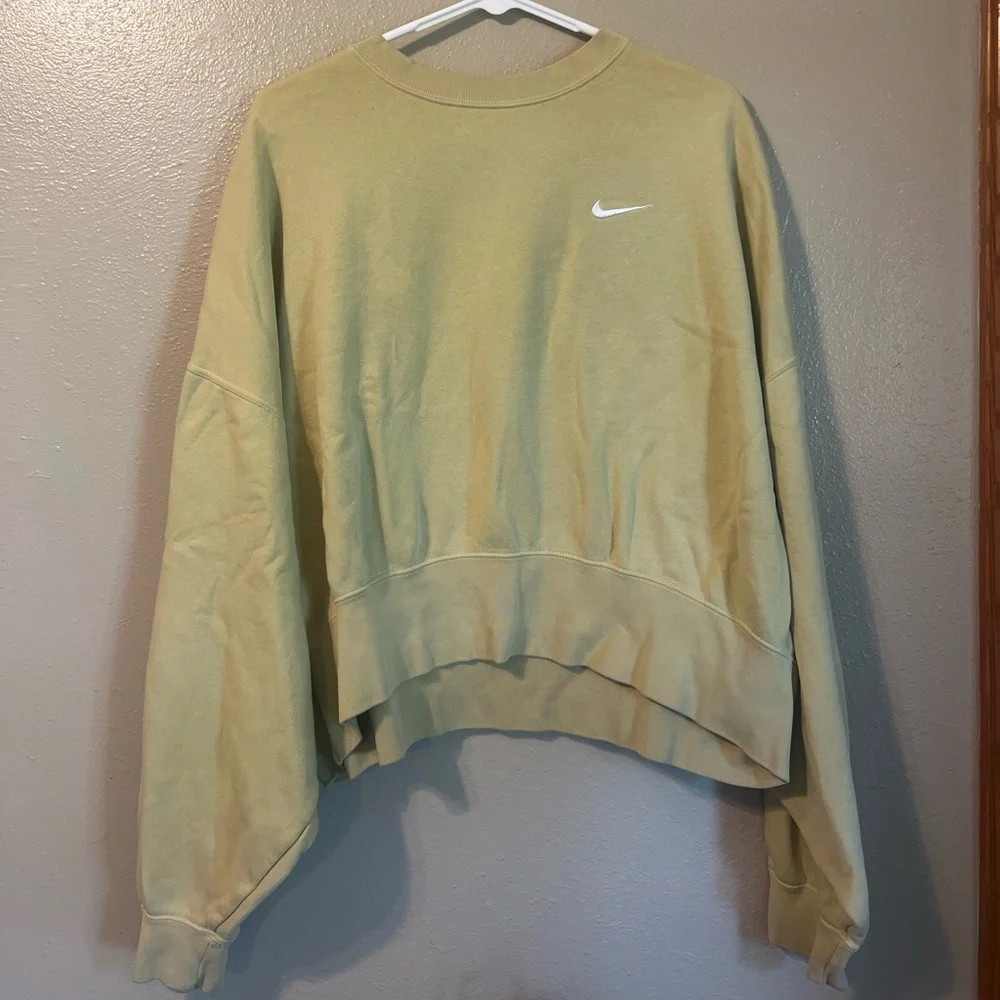 Nike Fleece Crewneck (Tea Tree Mist) - Picture 2 of 5